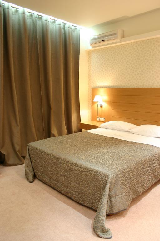 Deves Hotel Нафплион Стая снимка